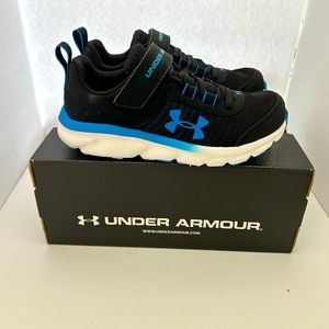 Kids Under Armour size 12 New in box